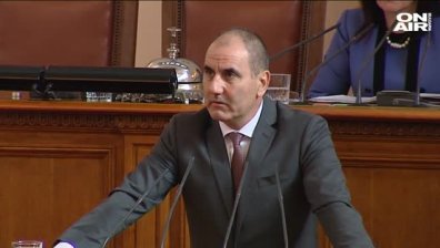 Нинова и Цветанов нажежиха страстите в НС заради случая "Скрипал"