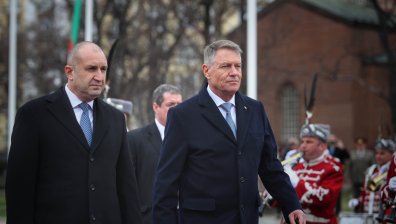 Румен Радев посрещна румънския президент в София