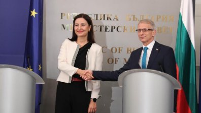 Денков видя недоразумение: Цитираните от ГЕРБ фирми няма да получат милиони