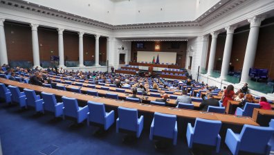 Депутатите ограничиха президента - как ще се избира служебен премиер?