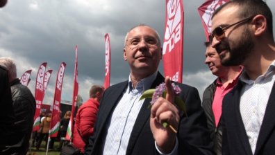 Оставката на Нинова не решава проблемите в БСП, смята Станишев