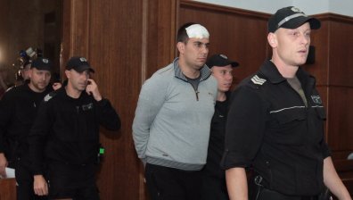 Викторио, убил жена си и дъщеря си, се разкая пред съда за стореното