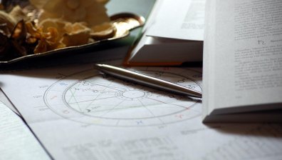 Хороскоп за 4 юли: Овните да контролират емоциите си, Раците ще се натъкнат на затруднения