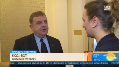 Въпреки колебанието на Сидеров: Каракачанов сигурен и спокоен преди вота