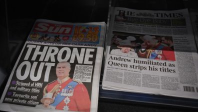 Принц Андрю онемял при новината, че кралица Елизабет II го лишава от титлата