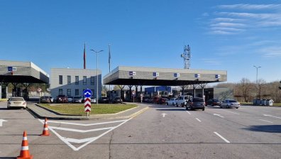 Задържаха боливийци, опитали да влязат в България с чужди паспорти