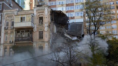 Мощна експлозия срути жилищен блок на остров Джърси: Има жертва, изчезнали са 12 души