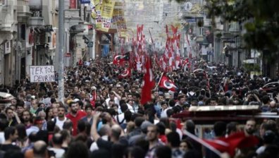 Протестите в Турция  от снощи бяха в подкрепа на кюрдите