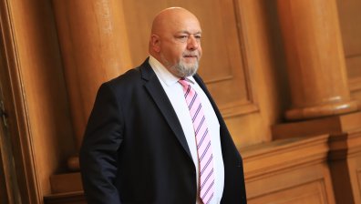 Кралев: Стажант управленци откраднаха изборите, сега извършват полицейски произвол