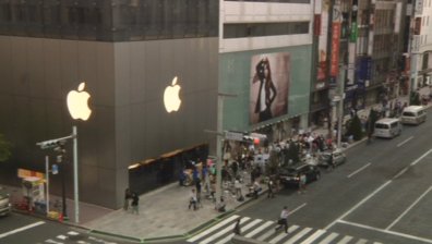 1000 фена на Apple приветстваха пускането на новите модели iPhone в Токио