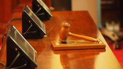 Оставиха в ареста българите, арестувани за ало измами в Букурещ