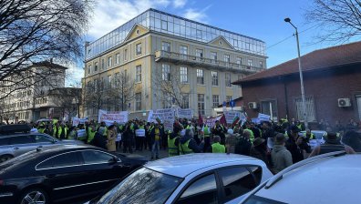 Обвиниха Вътев, че разделя земеделците, тежка техника ще блокира страната