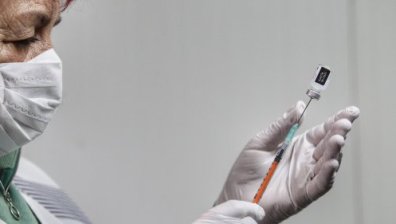 САЩ вкарват ваксините в аптеките, за да са достъпни до повече американци