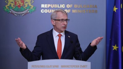 Денков vs Нинова: Премиерът отива на среща с шефовете на мобилните оператори