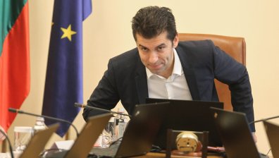 Петков, министри и областни управители обсъждат подпомагането след щетите
