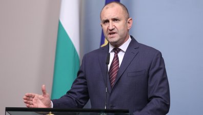 Радев: НС не е тържище - едните купуват депутати, другите договорят връщане на корупционния модел