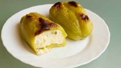 Рецепта от тефтера на баба: Чушки с извара и яйца