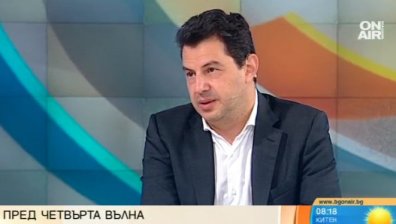 Имунолог: Болниците се пълнят с млади хора, защото те не се ваксинират