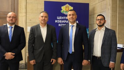 Кметът на Елин Пелин Ивайло Симеонов и проф. Косьо Стойчев влизат в президентската надпревара