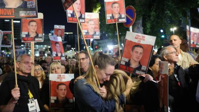 Стотици хора в Тел Авив призоваха за край на войната и оставка на Нетаняху