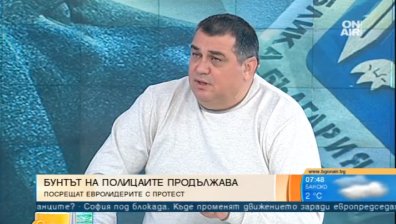 Свалиха протестния билборд на полицаите