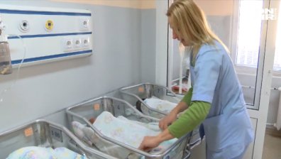 "Гореща" мода при майките: Приспиват и изгарят бебетата си със сешоар