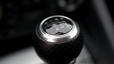 Каръщина или некадърност? Автоджамбаз не успя да подкара кола с ръчна скоростна кутия