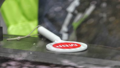 Жена подаде сигнал в полицията срещу приятеля си, който пил и се качил да кара кола