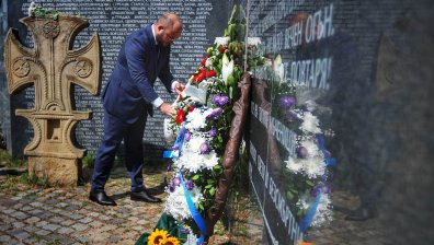 Столичани поднесоха цветя на Паметника на жертвите на комунизма