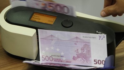 Фалшиви 550 евро: 21-годишна се опита да ги пробута в Пловдив