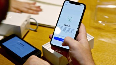 Лицевото разпознаване на iPhone ще засича и хора с маски