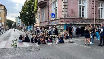 Близки и роднини на убитото 15-годишно момче излизат на протест пред МВР 