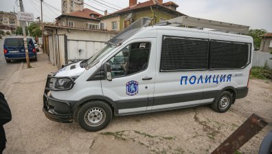 Откриха 46 мигранти в къща под наем в село Кокаляне, сред тях има и деца