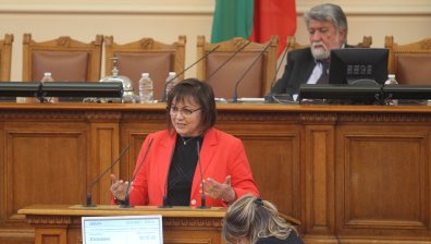 Нинова: Президентът управлява достатъчно дълго през служебни кабинети