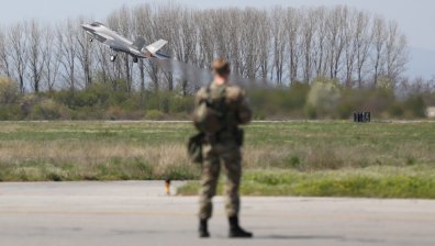 Български и нидерландски изтребители вече охраняват въздушното ни пространство
