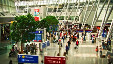 Броят на самолетните пътници в Европа спада с 60%