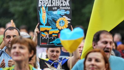 Солидарни с народа на Украйна: Мирно шествие премина по улиците на София