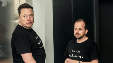 Изкуственият интелект на Мъск изостава от битката с конкурентите