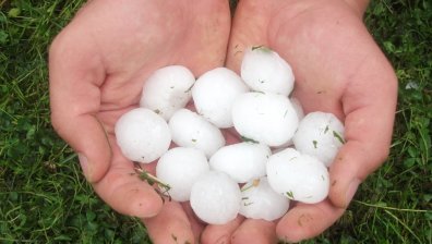 Градушка с големина на лешник се изсипа над Стара Загора (+Видео)