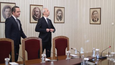 "Възраждане" няма да участва в консултациите при президента