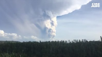 Изригна вулкан край Филипините, хиляди са евакуирани