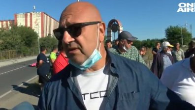 Лозари блокираха стария път за Слънчев бряг, настояват за национални помощи