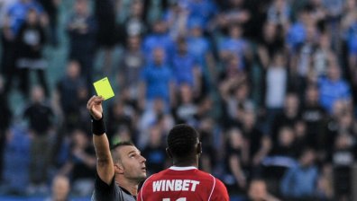 Спряха правата на водещ футболен съдия у нас