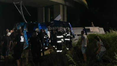 Автовоз падна от мост на пътен възел Даскалово край Перник, шофьорът е починал