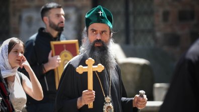 Патриарх Даниил отслужи архиерейска вечерня с молебен канон в Перник