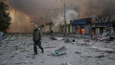 Масиран руски обстрел в Киев: Има жертва, ранени и разрушения на десетки локации