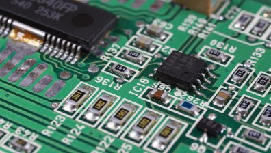 САЩ планират спиране на износа на чипове и смартфони за Русия