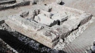 Откриха плочка с пиктографски знаци на 7 хиляди години