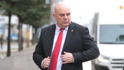 Гешев настоя за екстрадирането на Цветан Василев в писма до ЕП и Сърбия