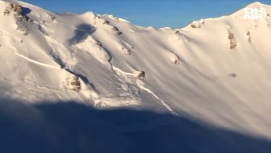 Лавина във Франция уби човек и рани други двама